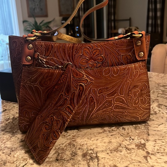 Gorgeous purse by Patricia Nash. metallic tobacco fields collection - Picture 2 of 5